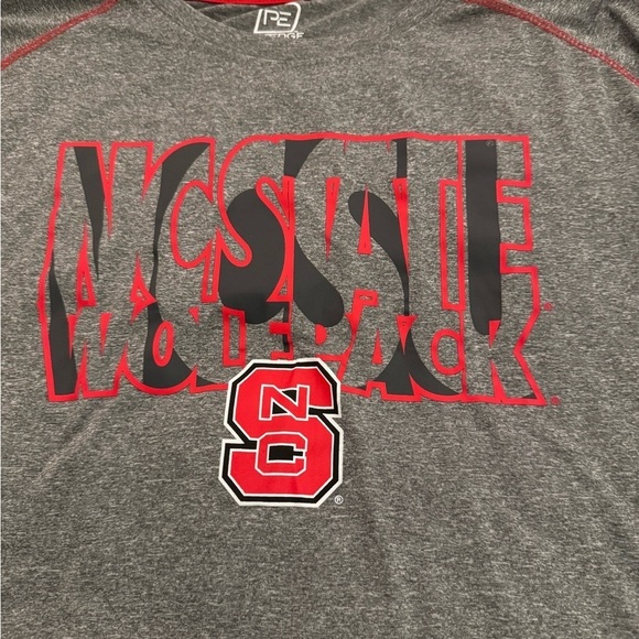 Pro Edge men’s XXLarge NC State red short sleeve quick dri shirt. - Picture 3 of 8